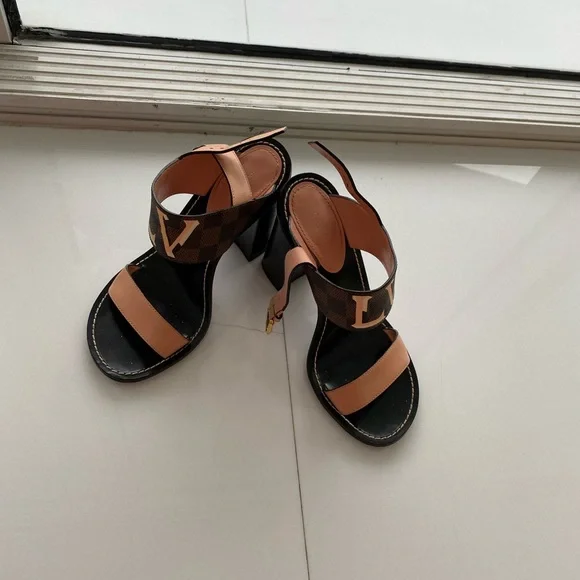 Lv shoes - Picture 3 of 10